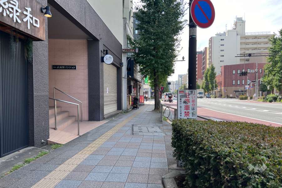 敷地北西側の前面道路