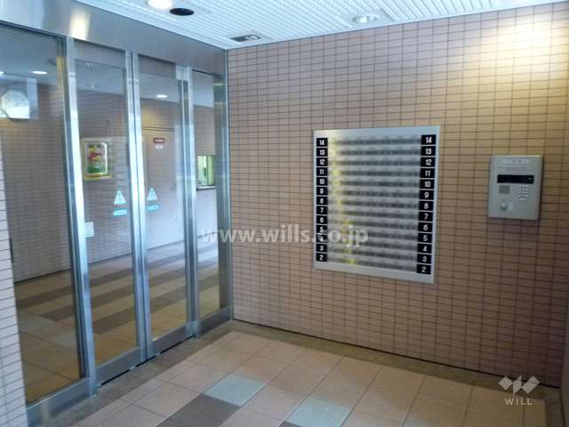 エントランスはオートロック付きです。