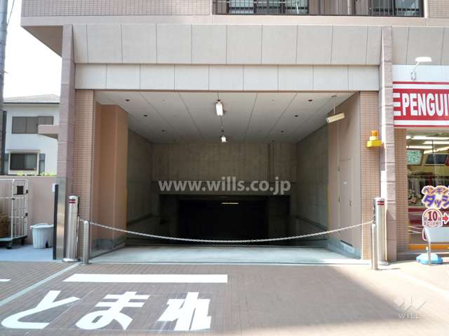 駐車場出入り口（ロボットゲート付き）