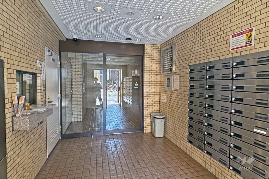 エントランスはオートロック付きです。