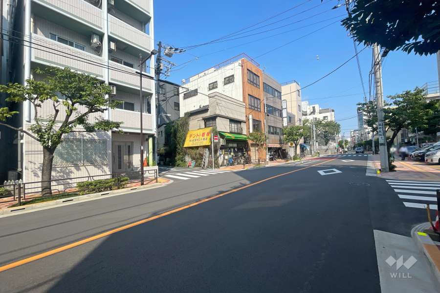 敷地南側の前面道路