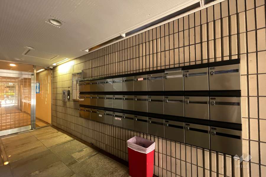 エントランスはオートロック付きです。