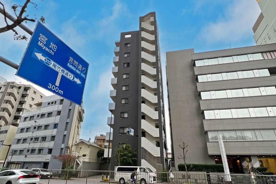 ロメック山手日暮里の外観（北側から）