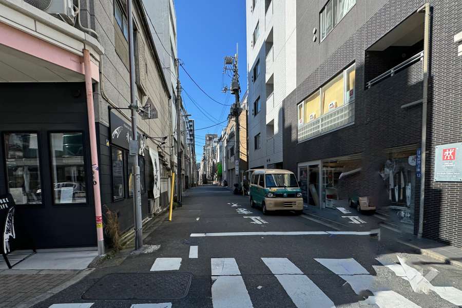 敷地南側の前面道路