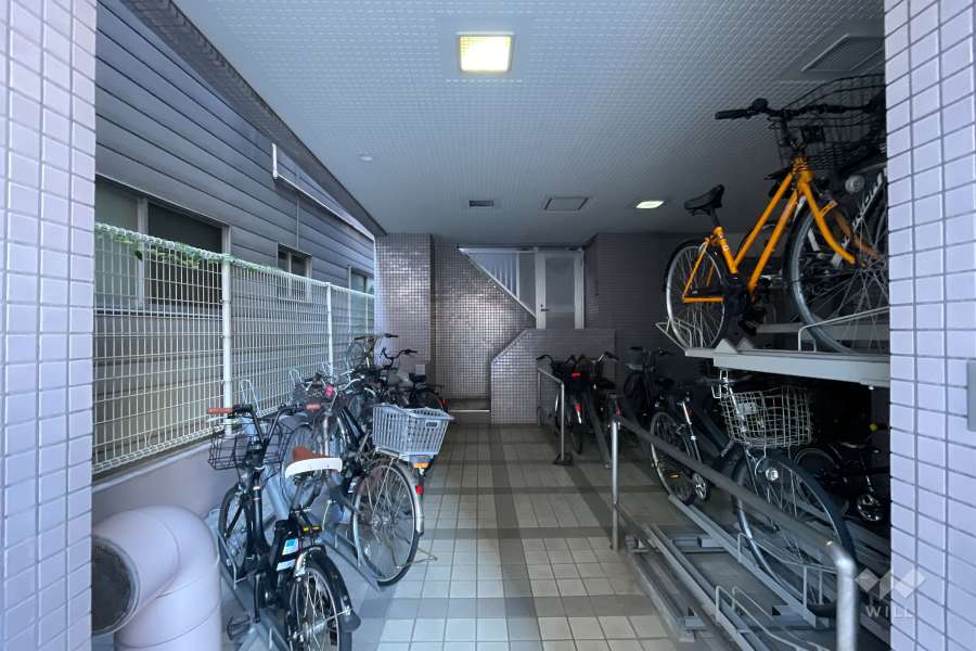 屋内に設けられた駐輪場