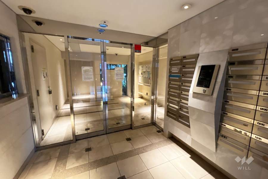 エントランスはオートロック付きです。