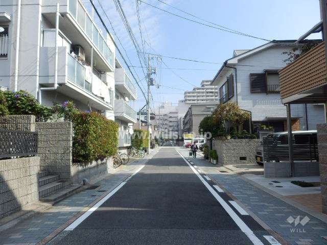 敷地南側の前面道路