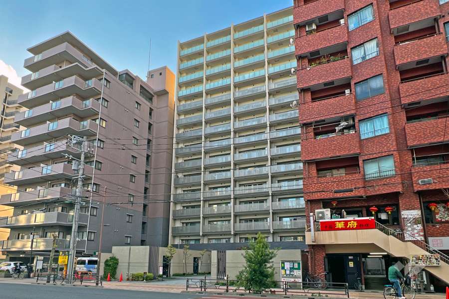 イニシア上野根岸の外観（東側から）