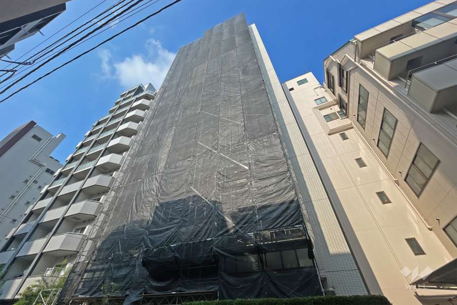 コージーコート上野御徒町1の外観（東側から）