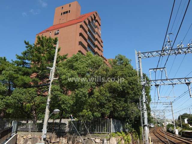 敷地南側には阪急神戸線が走っています。