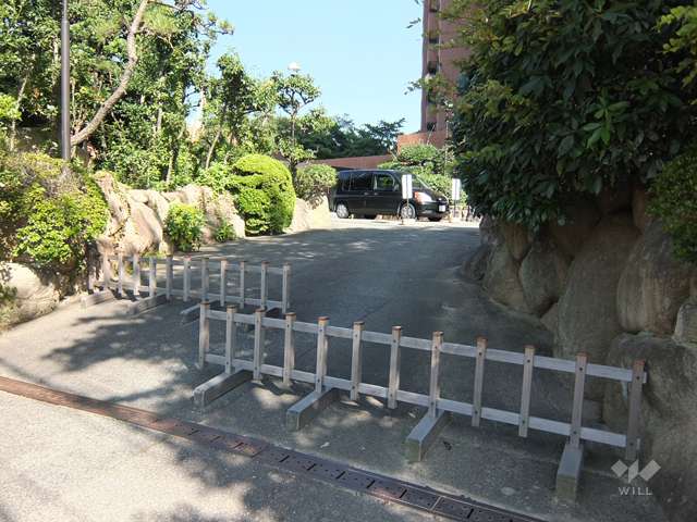 敷地入り口