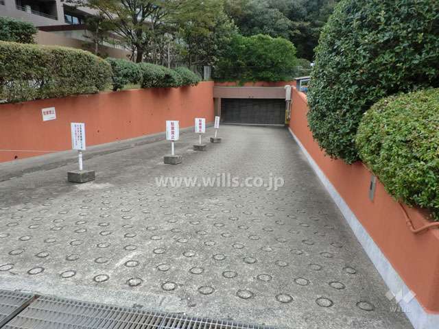 駐車場出入り口（リングシャッター付き）