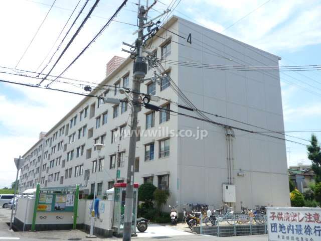 東園田団地4号棟の外観（北西から）