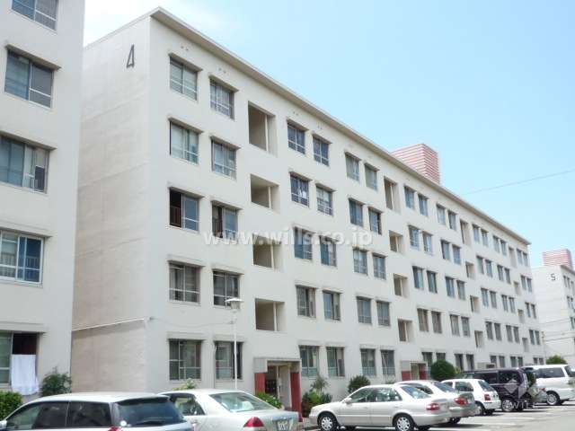 東園田団地4号棟の外観（北東から）