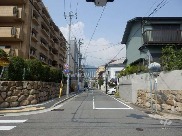敷地東側の前面道路