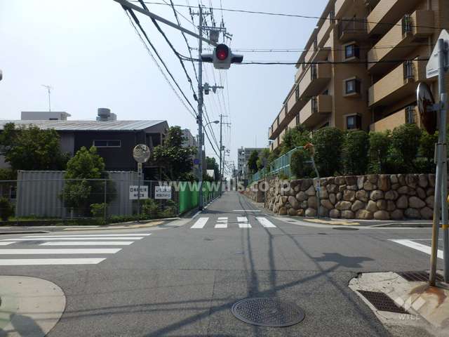 敷地南側の前面道路