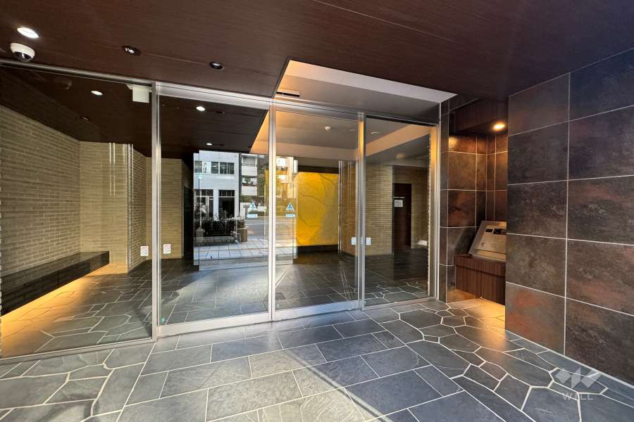 エントランスはオートロック付きです。