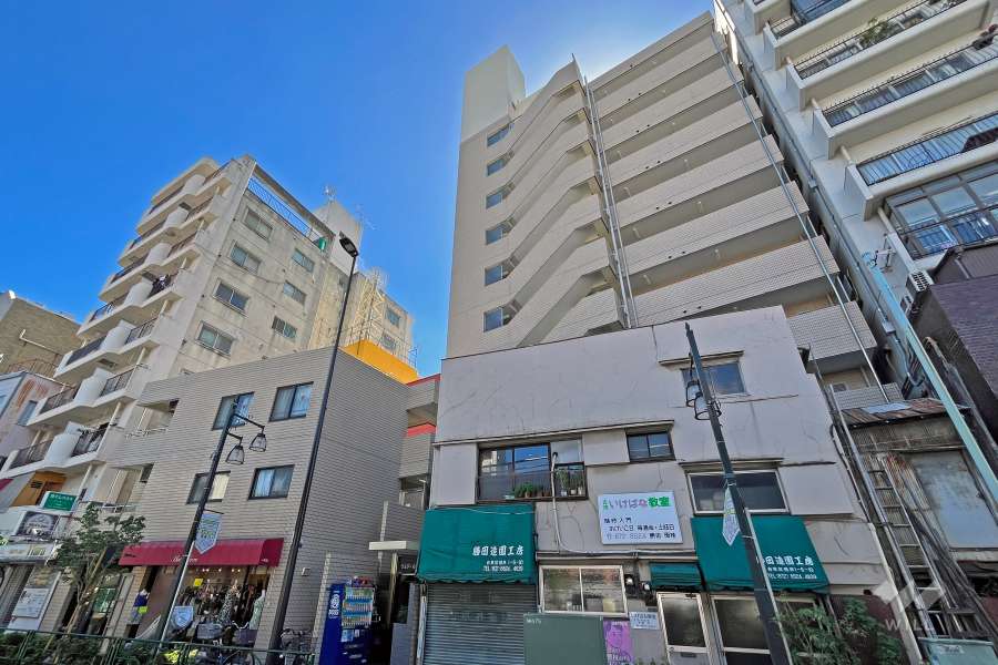 ラミアール鶯谷駅前の外観（北東側から）