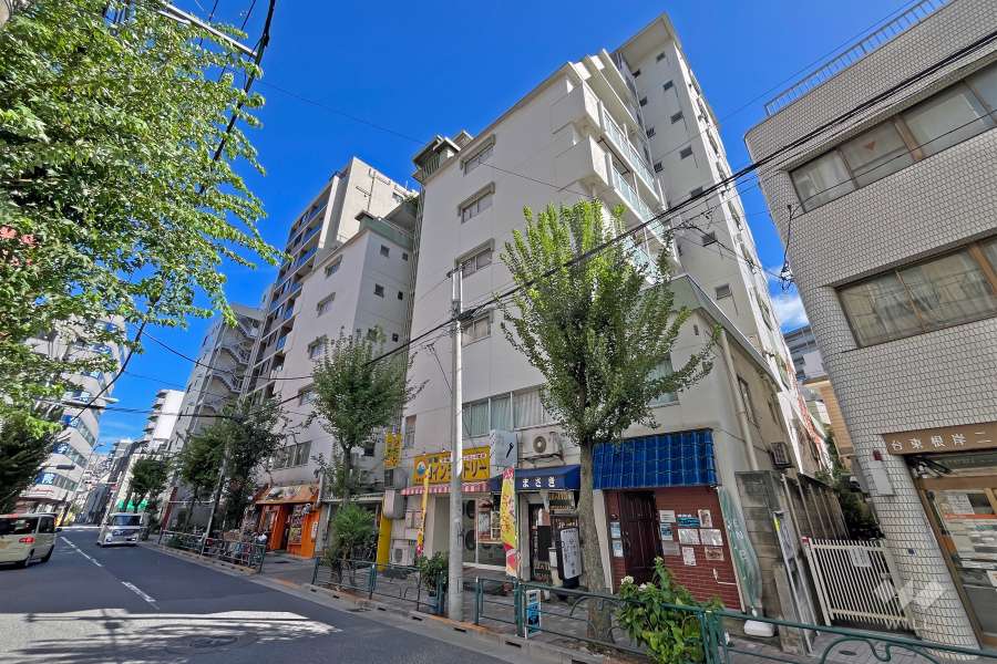 鶯谷永谷マンションの外観（北西側から）