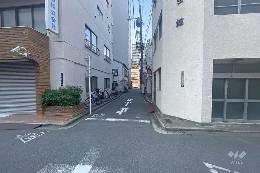 敷地東側の前面道路