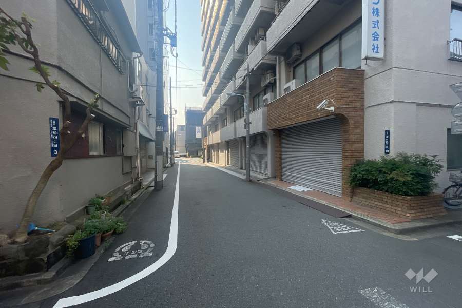 敷地南側の前面道路