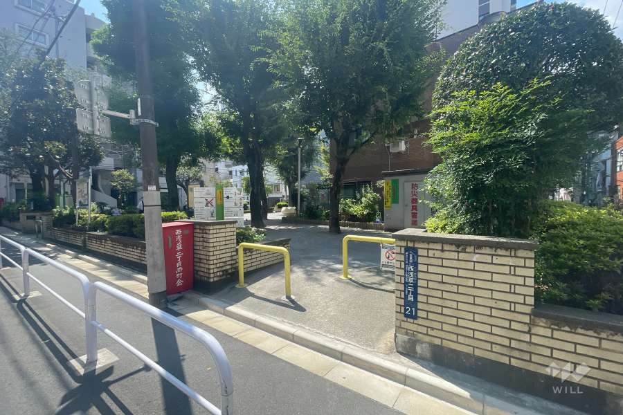 敷地に隣接する西浅草川村公園