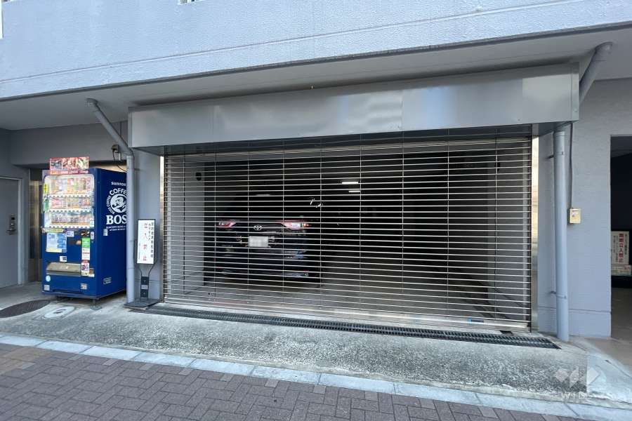 駐車場出入り口（リングシャッター付き）