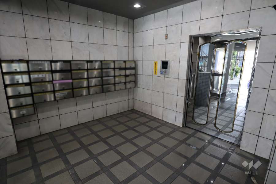 エントランスはオートロック付きです。