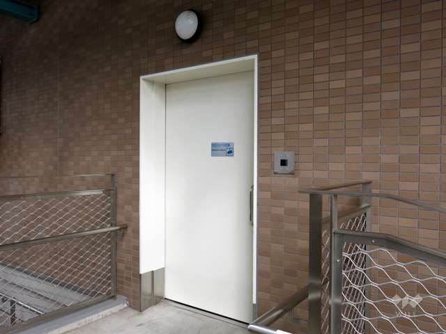 駐輪場への入口