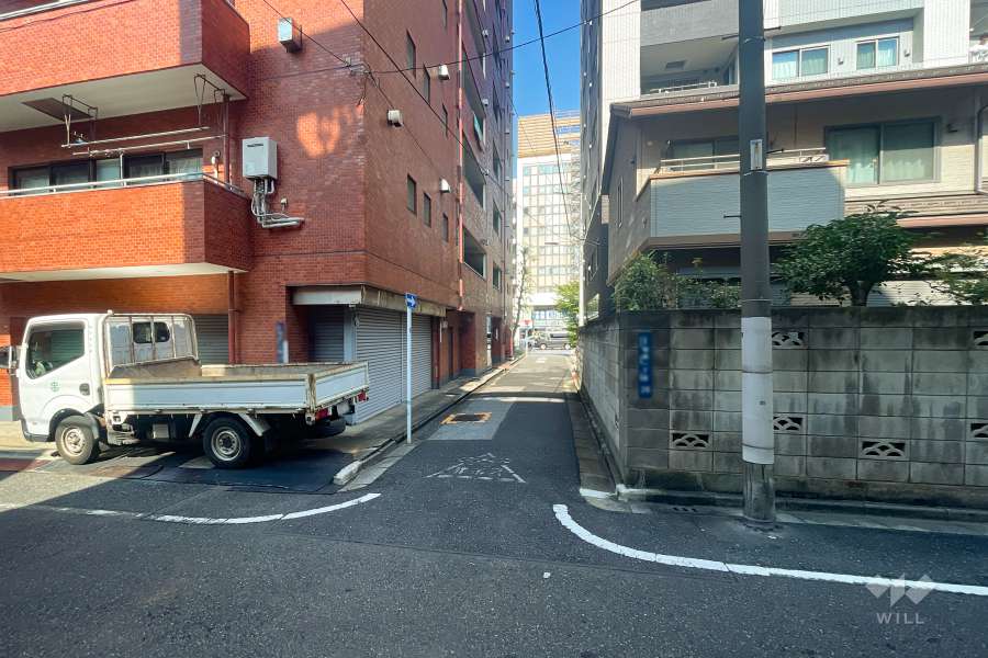 敷地北側の前面道路