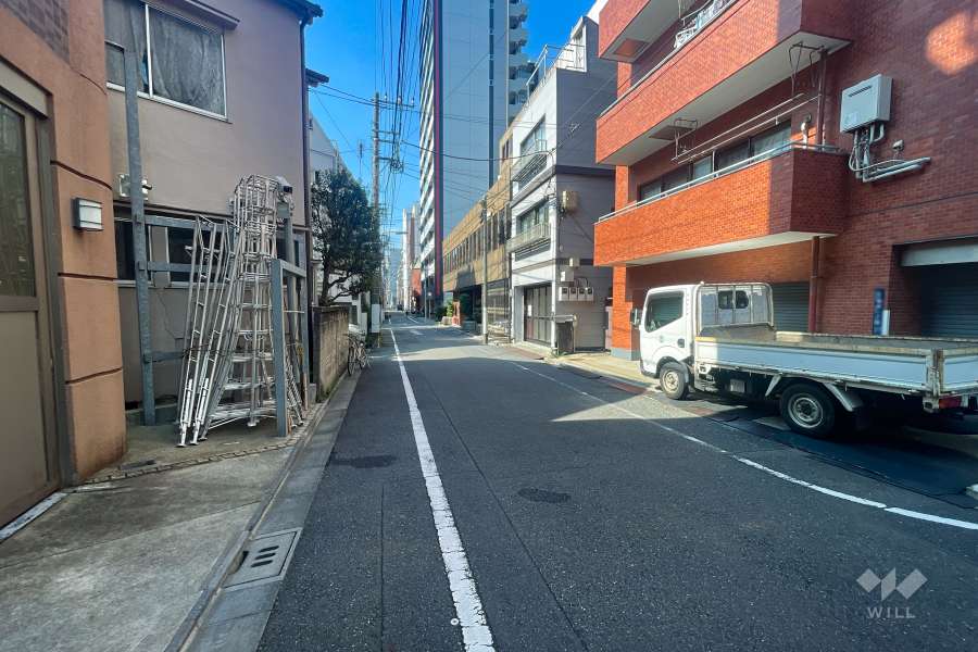 敷地東側の前面道路