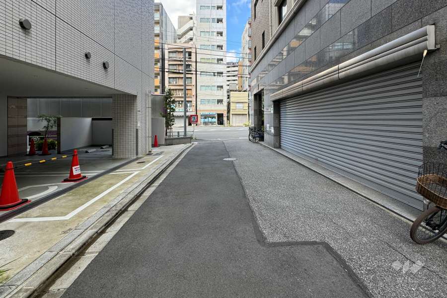 敷地南側の前面道路