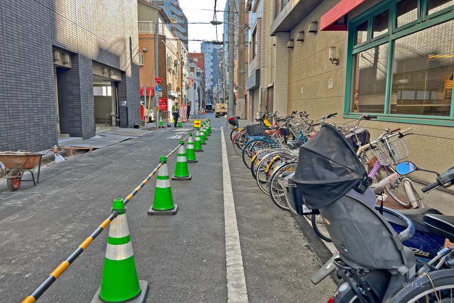 敷地の東側前面道路（北側から）