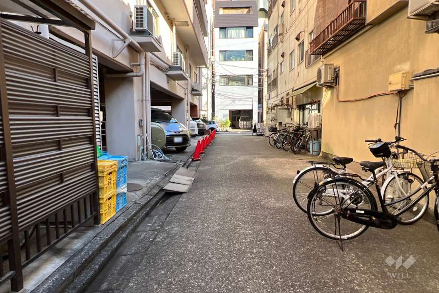 敷地南側の前面道路