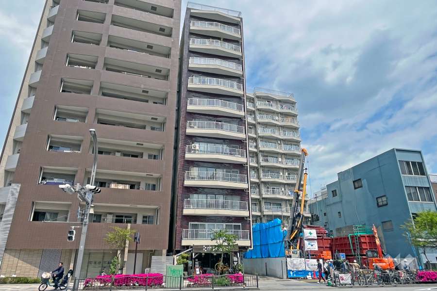 ニュー松が谷マンションの外観（南西側から）