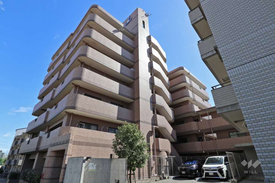 ローレル岡本南の外観（北西側から）