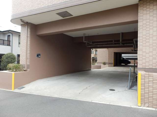 駐車場出入り口