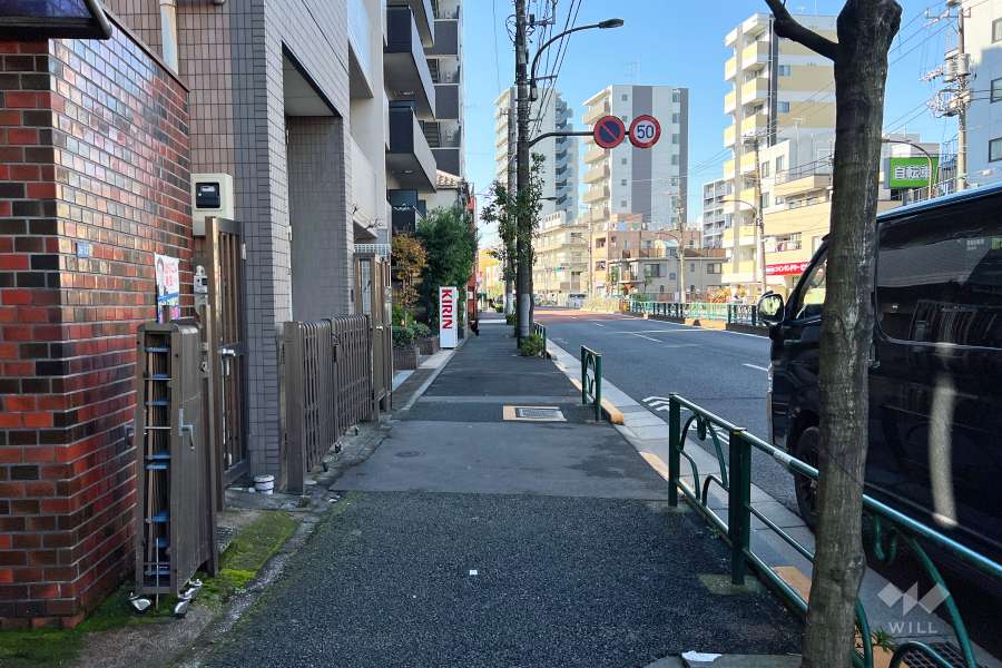 敷地北東側の前面道路