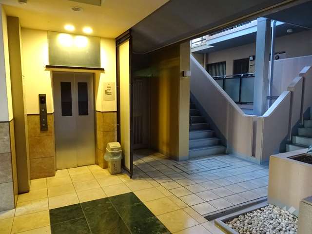 エントランスホール（エレベーター）