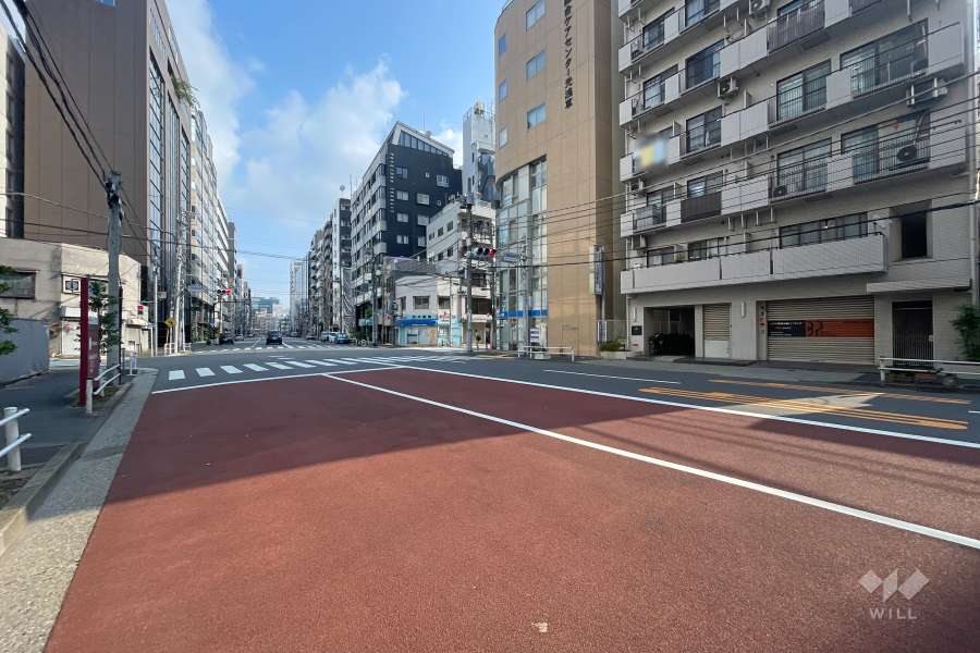 敷地西側の前面道路　