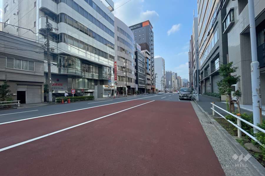 敷地西側の前面道路　