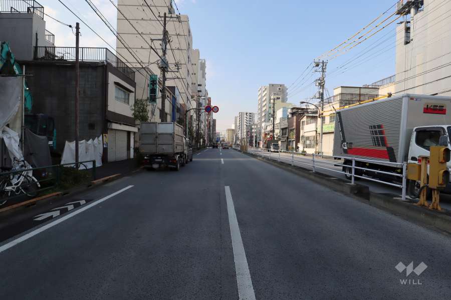 敷地北側の前面道路(東側から)