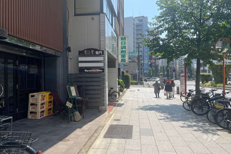 敷地西側の前面道路　