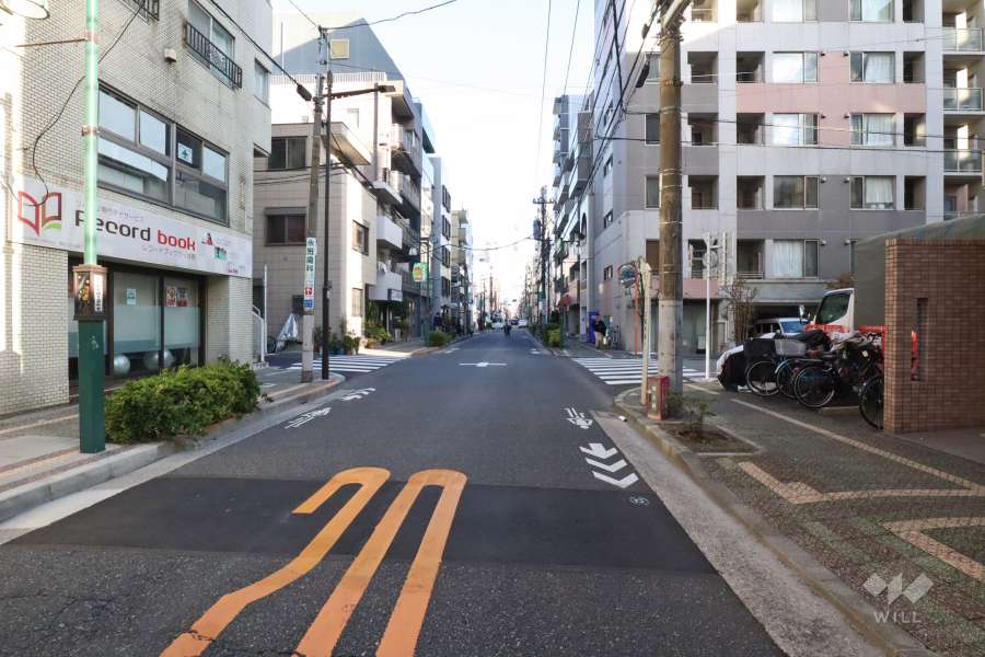 敷地南側の前面道路