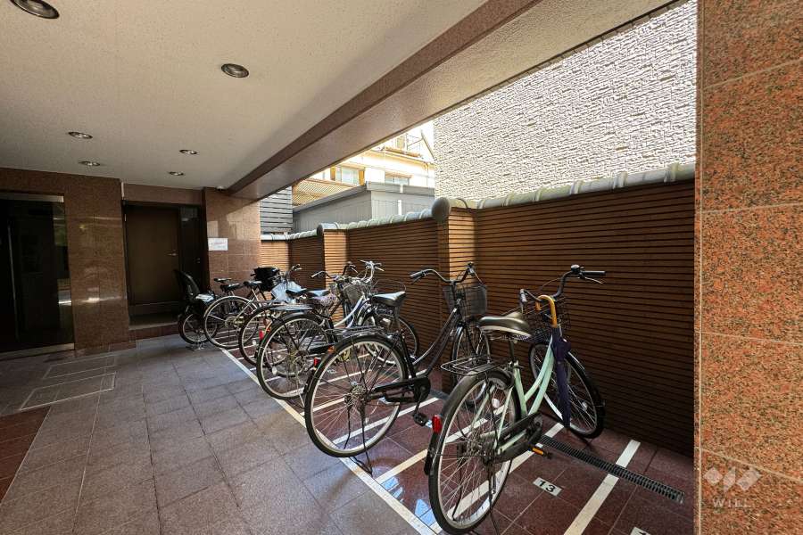 屋内に設けられた駐輪場