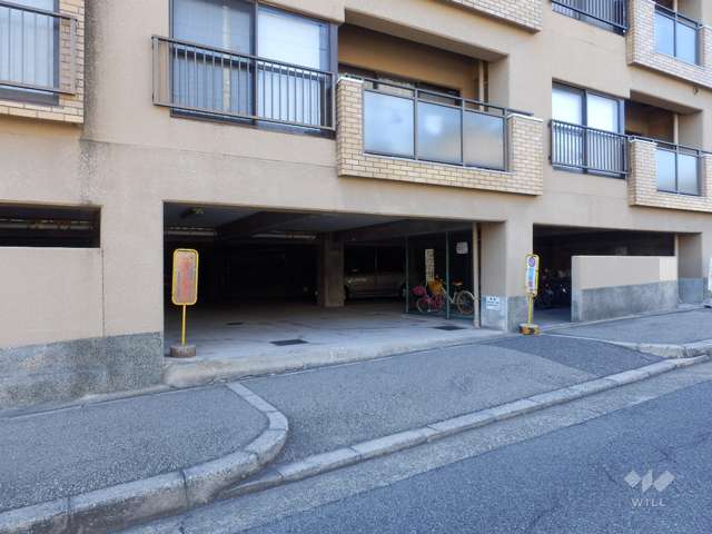 駐車場出入り口