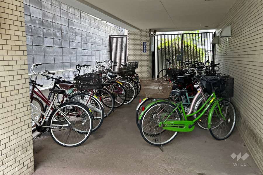 駐輪場とバイク置場