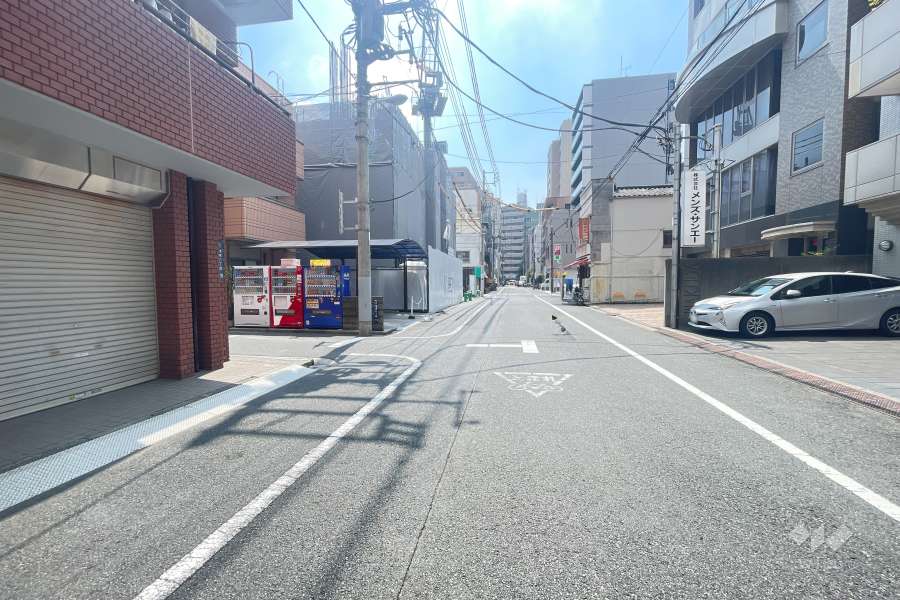 敷地東側の前面道路