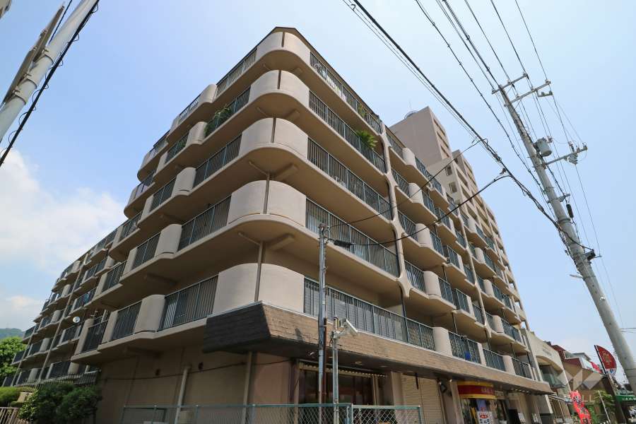 日商岩井東灘マンションの外観（南西側から）