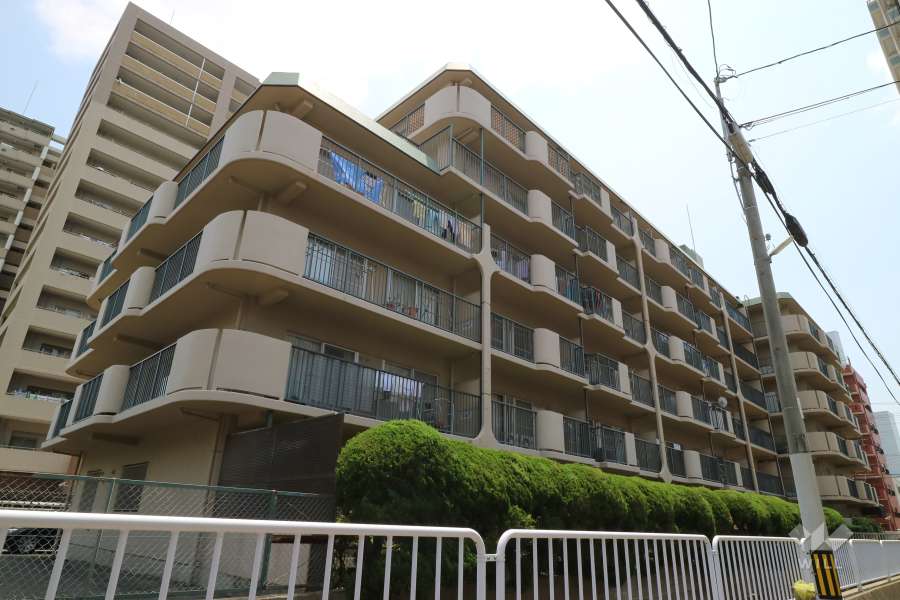 日商岩井東灘マンションの外観（北西側から）